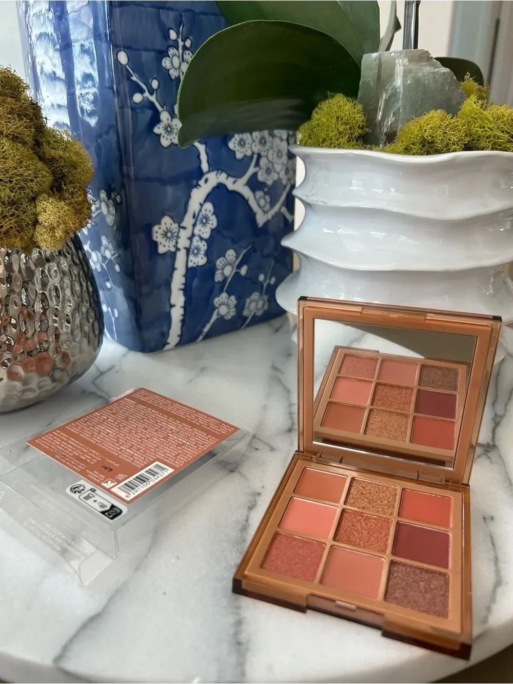 HUDA BEAUTY NUDE OBSESSIONS EYESHADOW PALETTE- Medium
